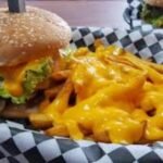hamburguesa con papas cheddar 400×400